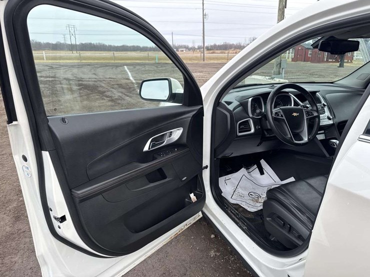 2014-chevrolet-equinox-lt-image-13