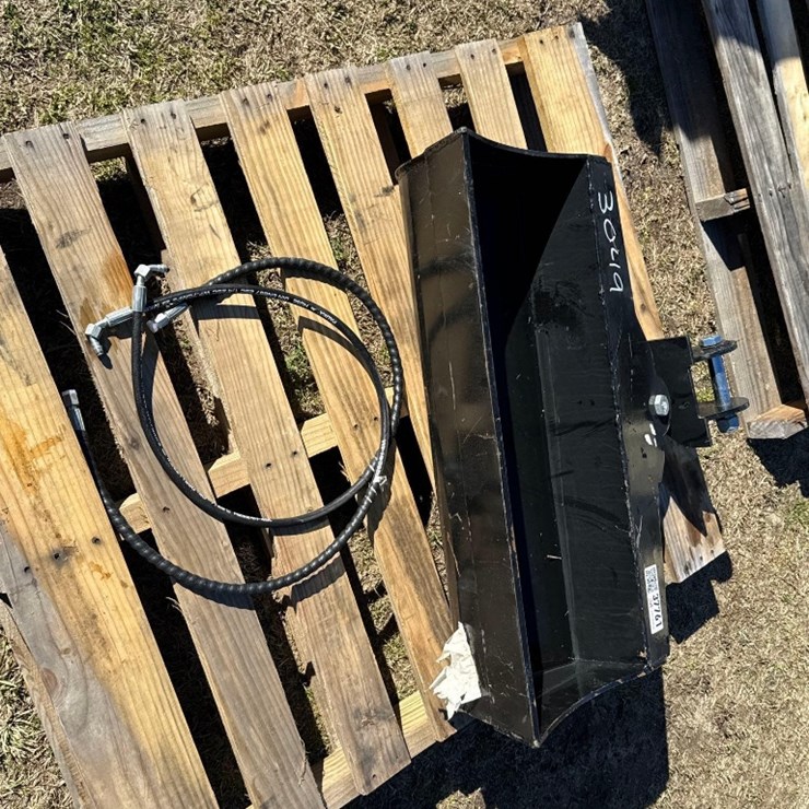 30" HYDRAULIC TILTING CLEANOUT BUCKET EXCAVATOR ATTACHMENT