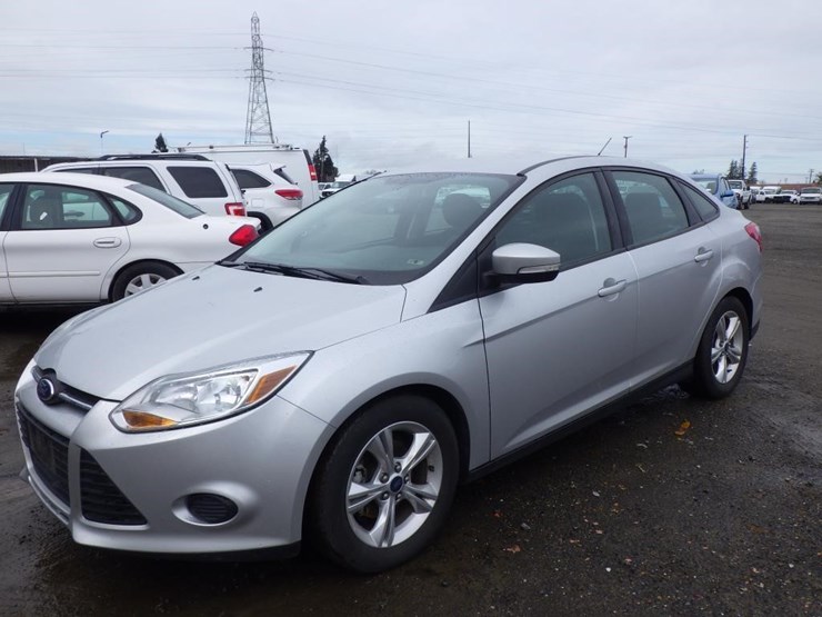 2014-ford-focus-sedan-image-1