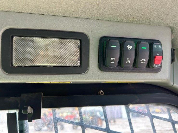 2020-caterpillar-279d3-image-27