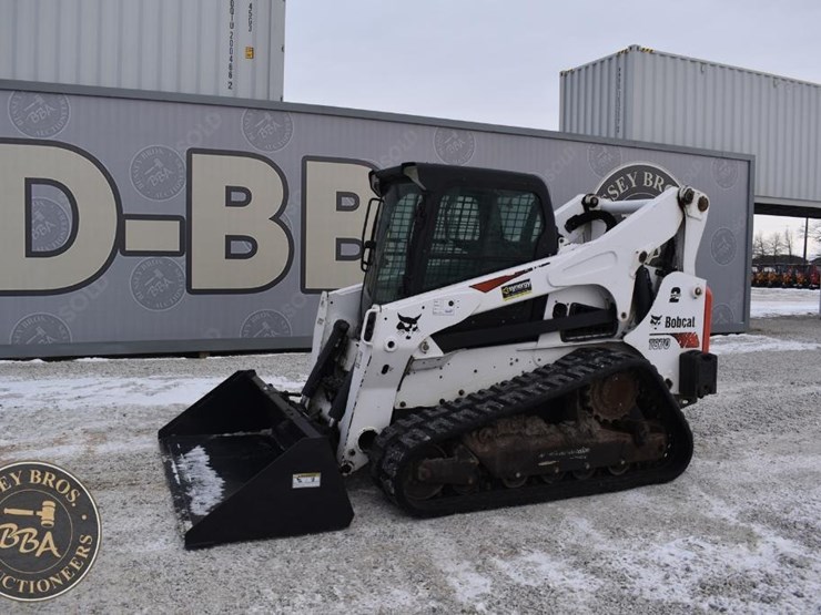 2021-bobcat-t870-image-44