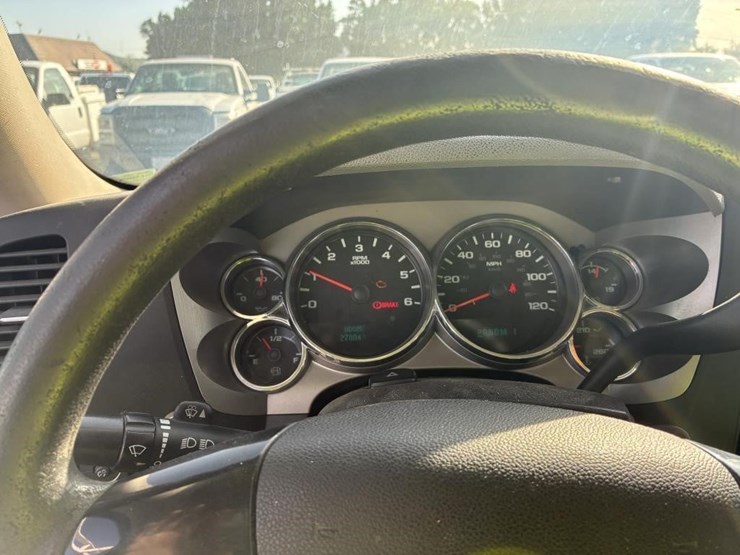 2013-chevrolet-3500-image-13