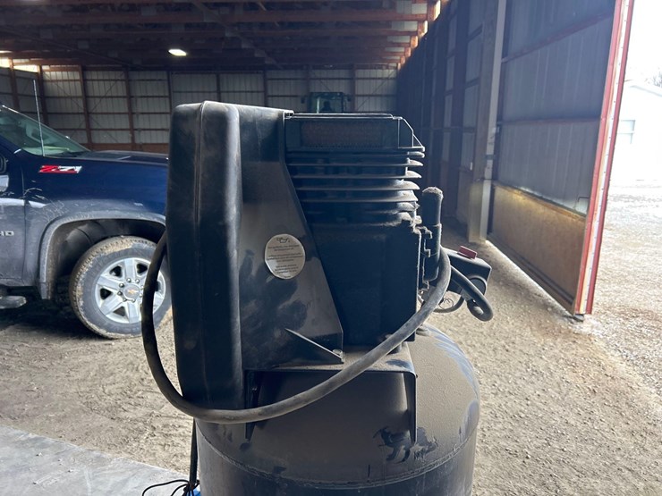 60-gal.-upright-air-compressor-image-6