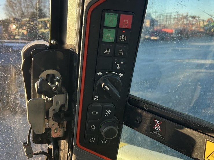 2022-bobcat-t76-image-13