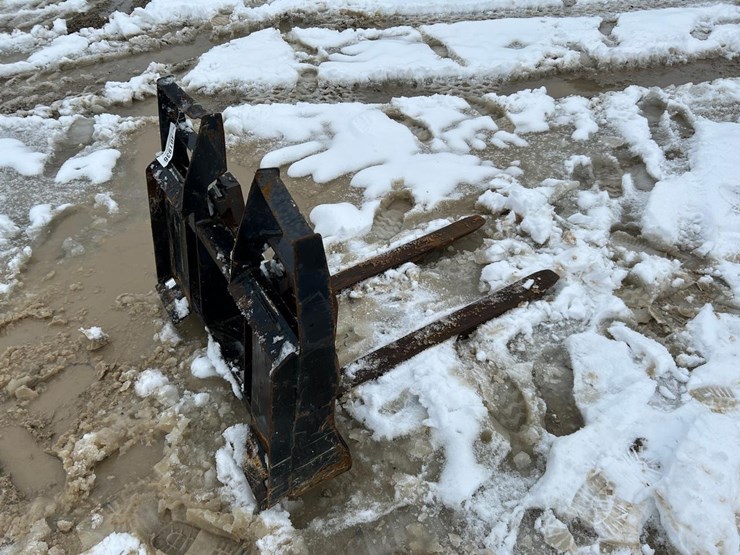 36”-skid-steer-pallet-forks-image-1