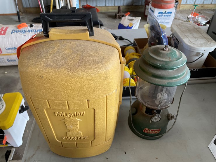#7618-•-(2)-coleman-lanterns-image-1