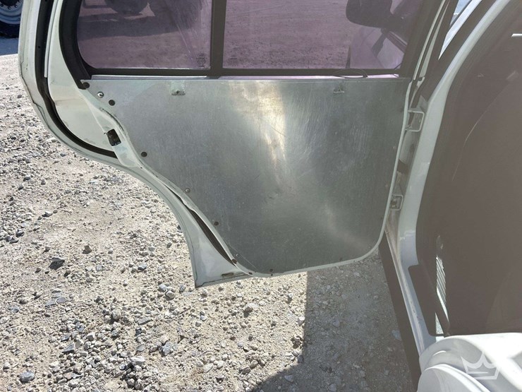 2010-ford-crown-victoria-sedan-image-19