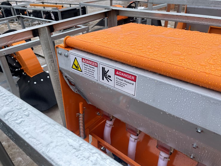 caterpillar-12-image-16