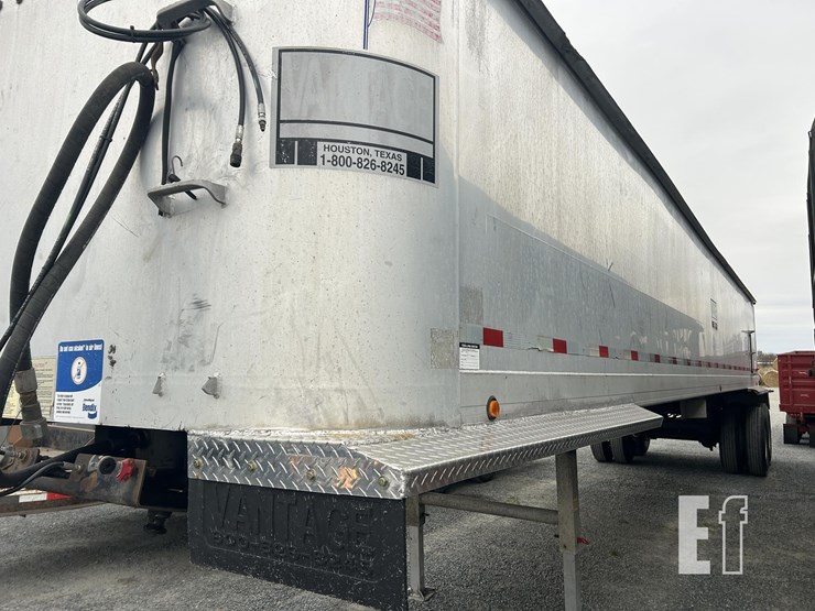 2002-vantage-39-ft-image-5