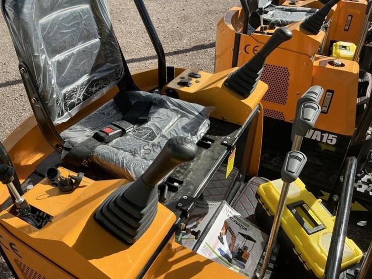 2025-miva-va15-mini-excavator-image-8