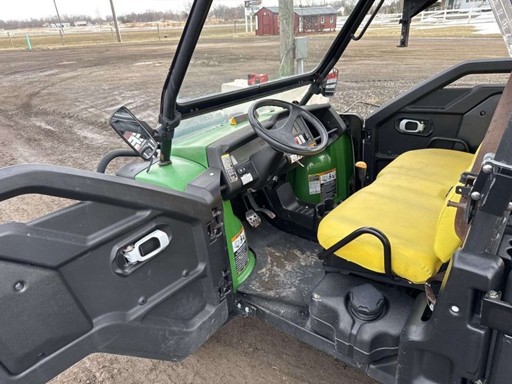 2016-john-deere-gator-image-6