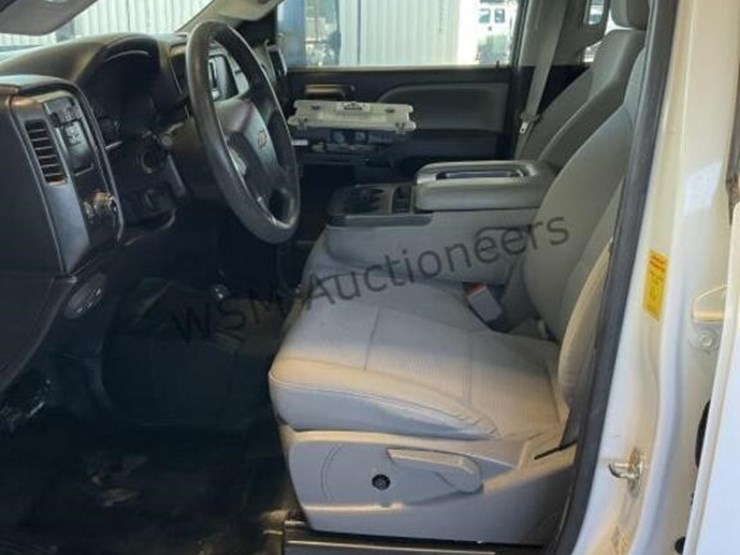 2015-chevrolet-silverado-2500hd-image-21