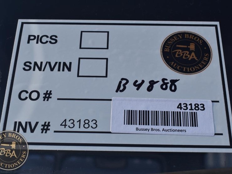 2001-freightliner-fl60-image-31