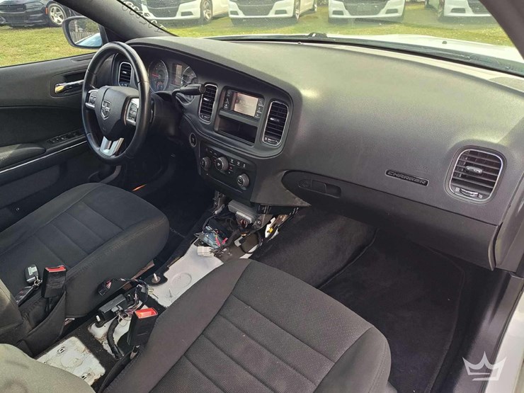 2013-dodge-charger-sedan-image-7