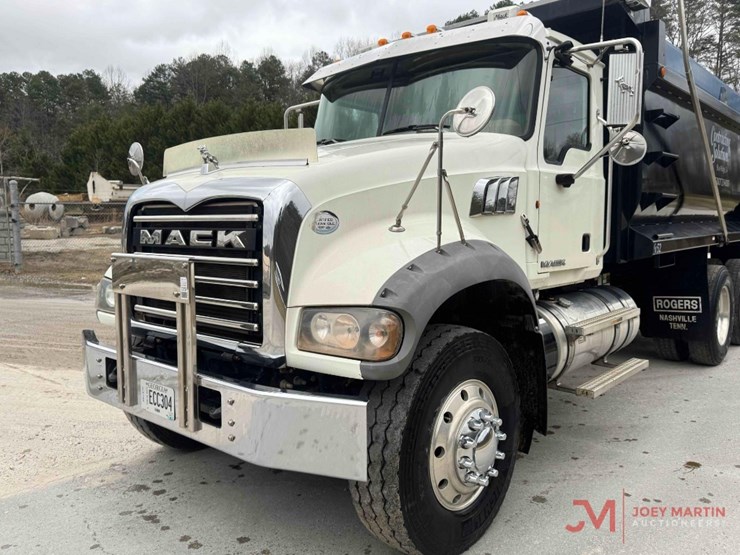 2014-mack-granite-gu713-image-11