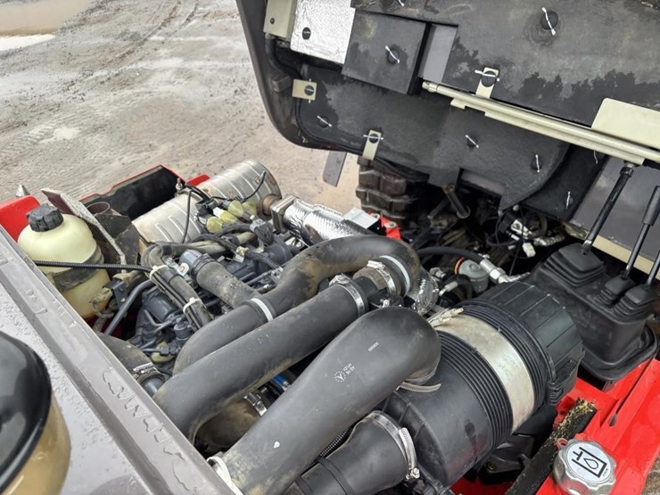 2016-manitou-ms130t-enc-cab-forklift-image-30