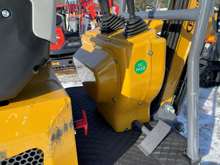 #5376-•-mx12rx-mini-excavator-image-12