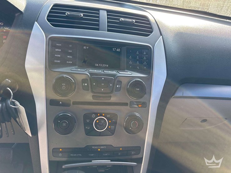 2015-ford-explorer-image-15