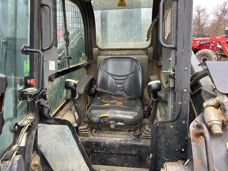 new-holland-l230-image-16