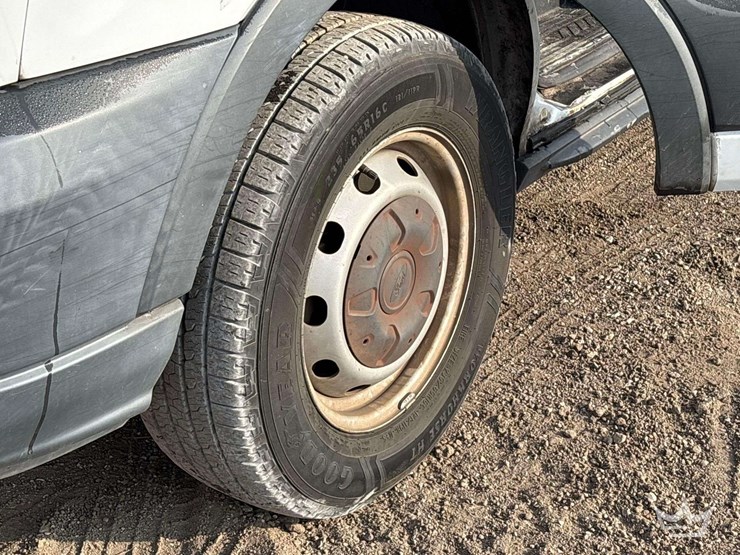 2017-ford-transit-image-13