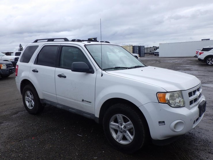 2010-ford-escape-image-2