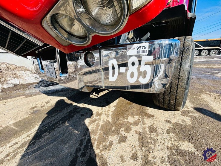 2011-volvo-truck-vhd-tri-axle-dump-truck-image-34