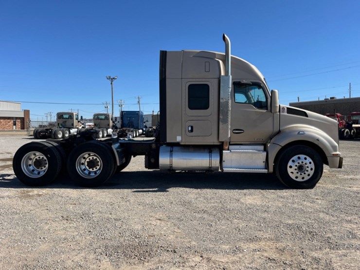 2015-kenworth-t880-image-4