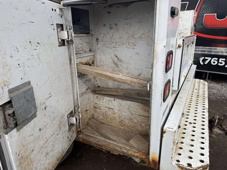 2011-ford-f350-image-17