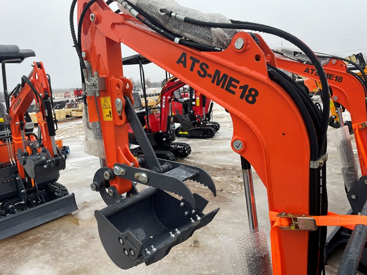 #5402-•-me18-mini-excavator-image-22