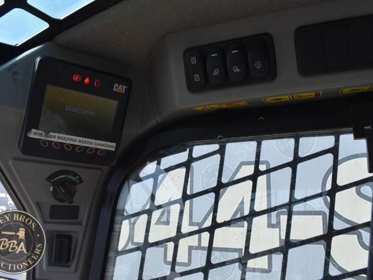 2020-caterpillar-259d3-image-52