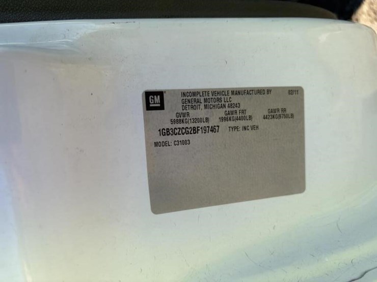 2011-chevrolet-3500-image-19