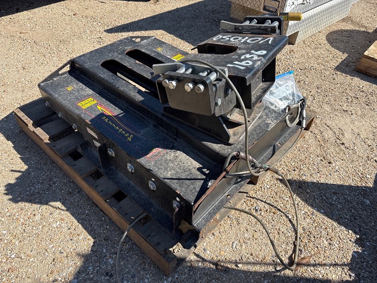 #1636-•-fifth-wheel-hitch-demco-hy-sacker-image-1
