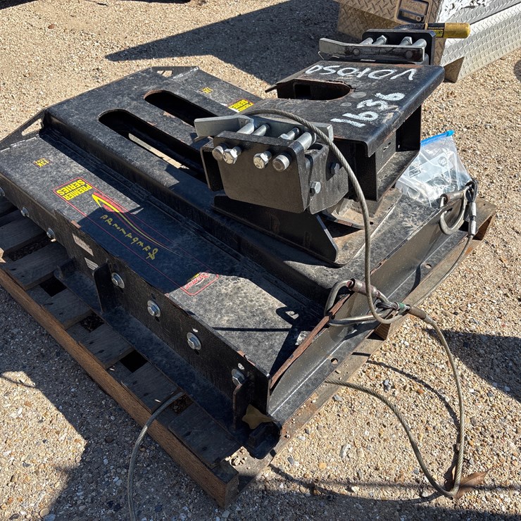 #1636 • FIFTH WHEEL HITCH DEMCO HY SACKER