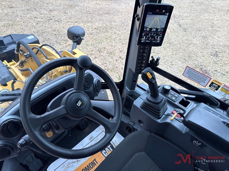 2026-caterpillar-926-image-24