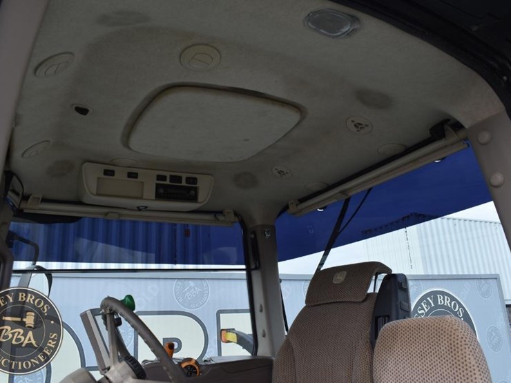 2014-john-deere-8345r-image-45