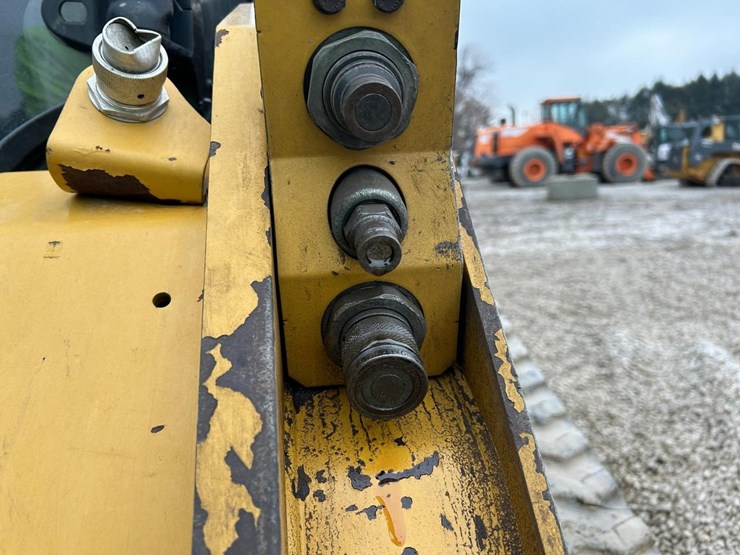 2020-caterpillar-279d3-image-11