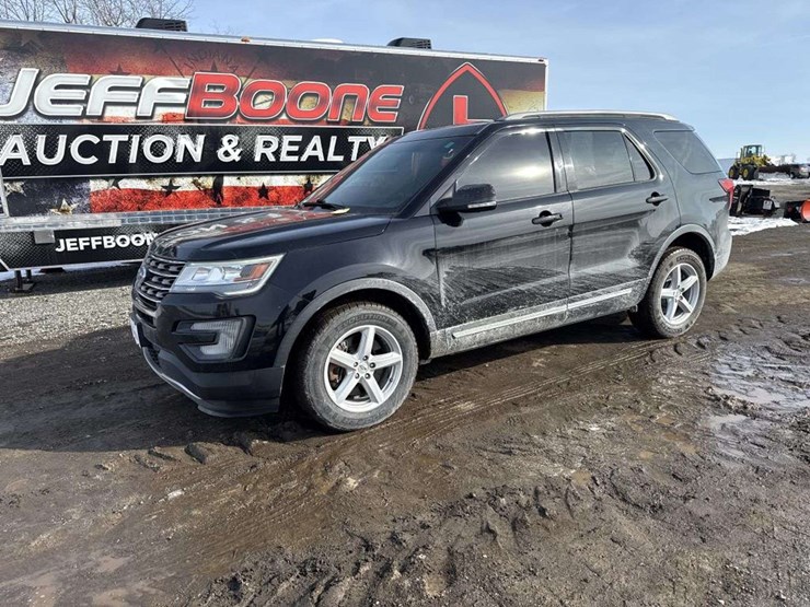 2016-ford-explorer-xlt-image-1