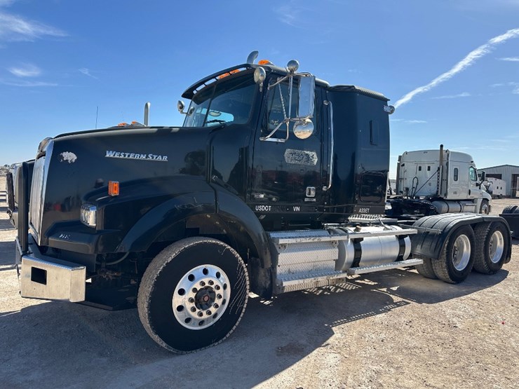 2015-western-star-4900-image-1