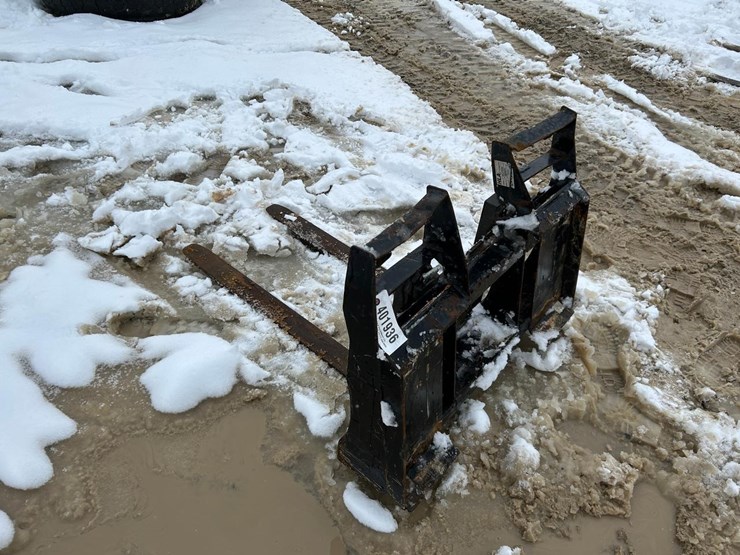 36”-skid-steer-pallet-forks-image-4