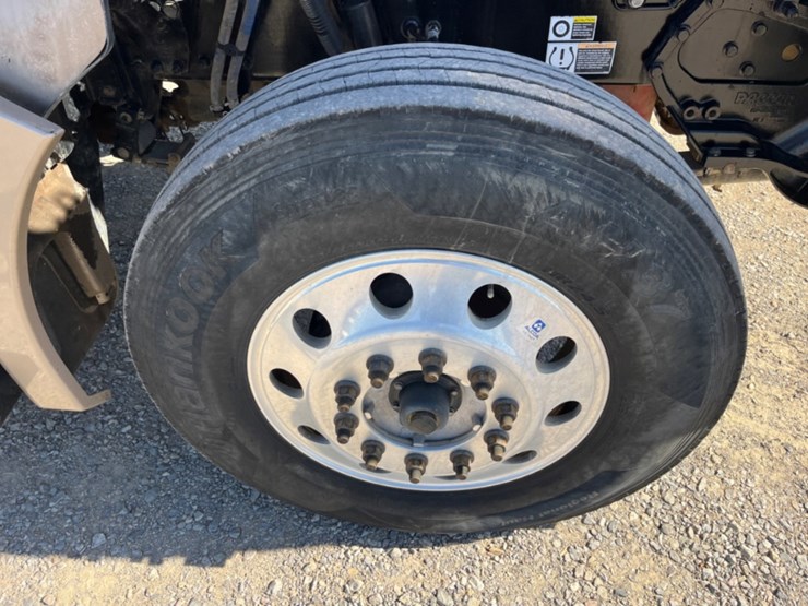 2015-kenworth-t880-image-11