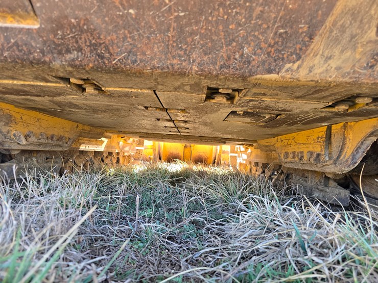 2015-caterpillar-953d-image-59