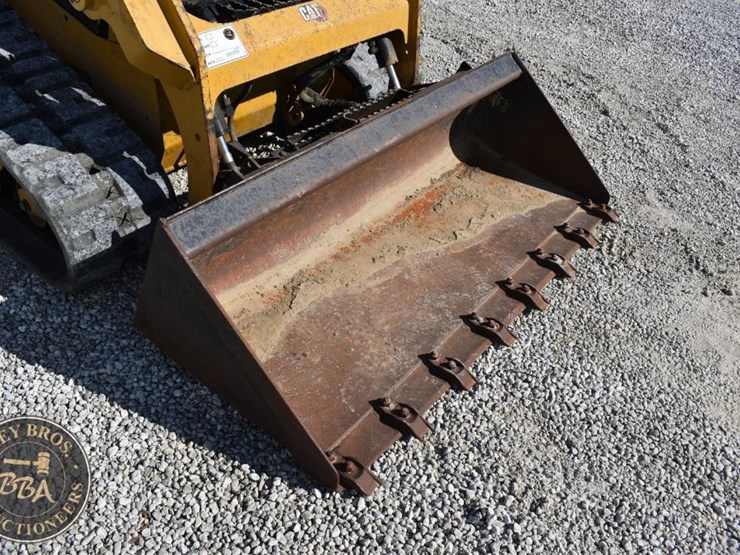 2019-caterpillar-249d3-image-24