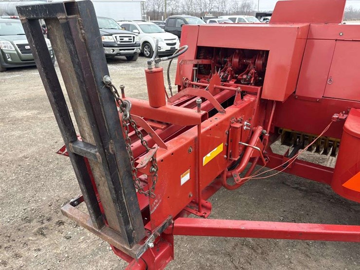 new-holland-575-image-12