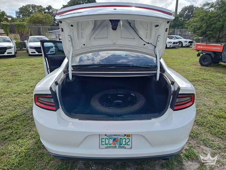 2015-dodge-charger-sedan-image-6