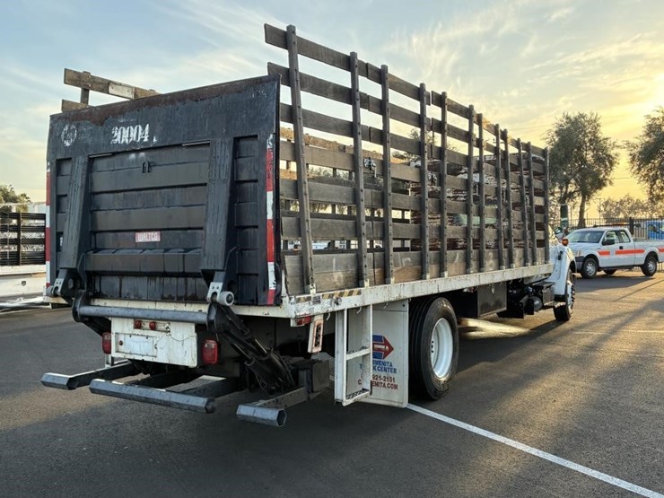 2012-ford-f650-image-3