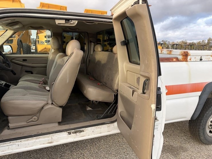 2005-chevrolet-2500-image-14