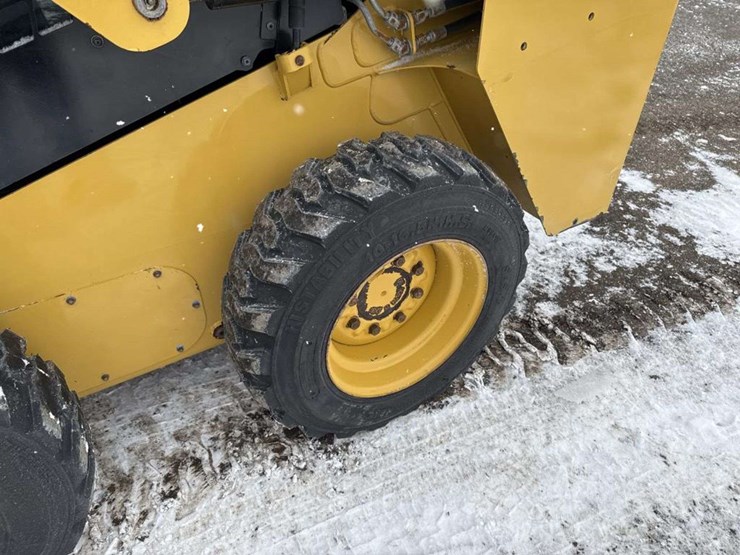 2023-caterpillar-226-image-8