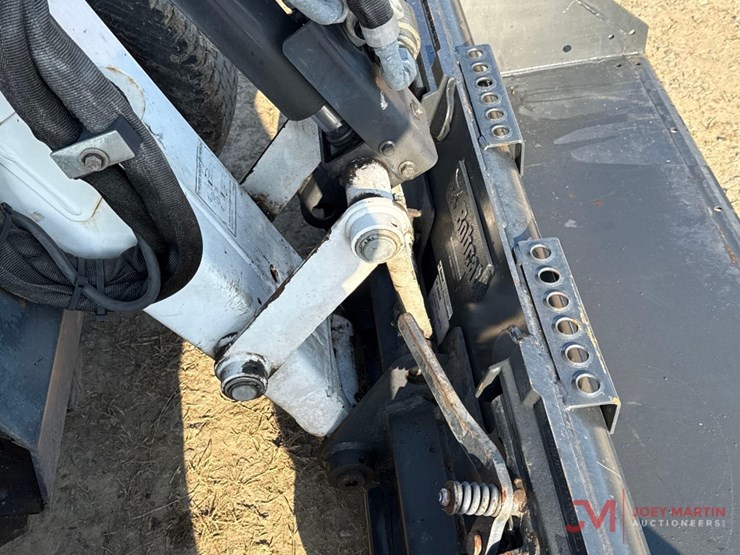 2004-bobcat-5600-toolcat-utv-image-9