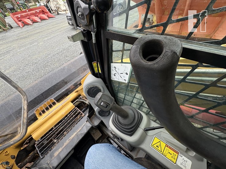 2013-caterpillar-262c2-image-24