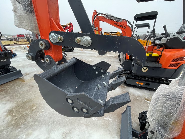 #5402-•-me18-mini-excavator-image-12